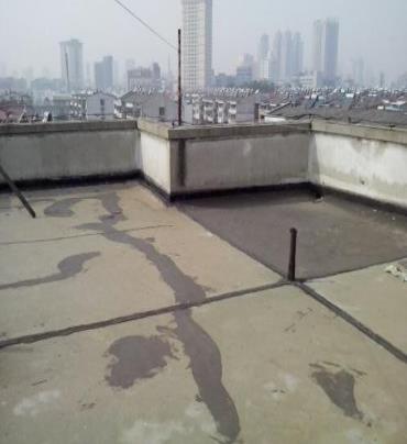 嫩江漏水维修 楼顶漏水是什么原因，楼顶漏水维修方法是什么?